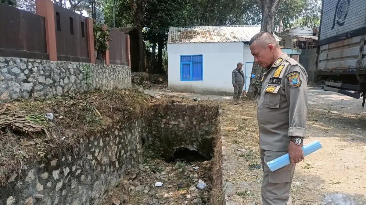 Keciduk Melanggar, Satpol PP KBB Minta Warga Bongkar Bangunan Secara Mandiri