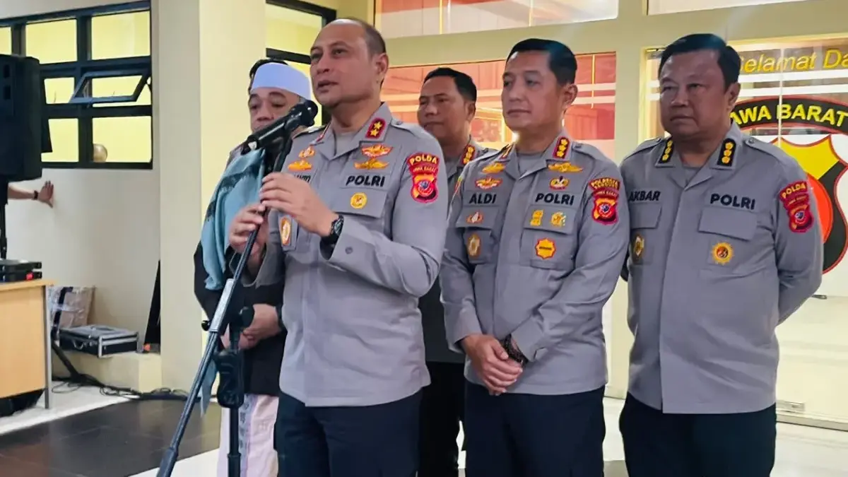 Kapolda Jabar Kunjungi Polresta Bandung, Tekankan Kamtibmas dan Keamanan Wisatawan Kapolda Jawa Barat, Irjen Pol Pipit Rismanto, melakukan kunjungan kerja rutin ke Polresta Bandung bersama seju