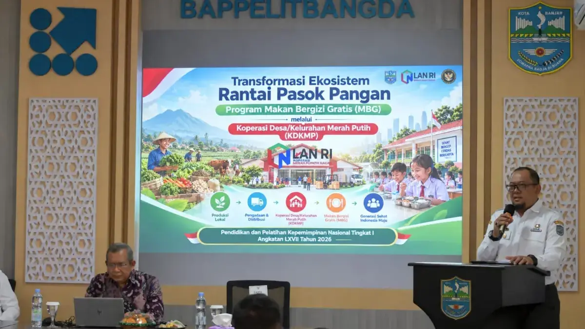 Sekretaris Daerah Kota Banjar Dr. H. Soni Harison, A.P., S.Sos., M.Si., C.PHR saat memberikan sambutan dalam a
