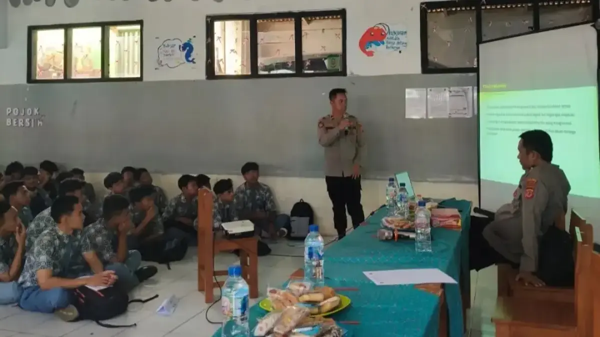 Kapolsek saat menyampaikan materi tentang bahaya narkoba/Foto: Dok. Polsek Tanjungjaya