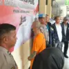 Seorang pria saat berhasil diamankan oleh jajaran Polsek Astanaanyar usai kedapatan membawa kendaraan hasil cu