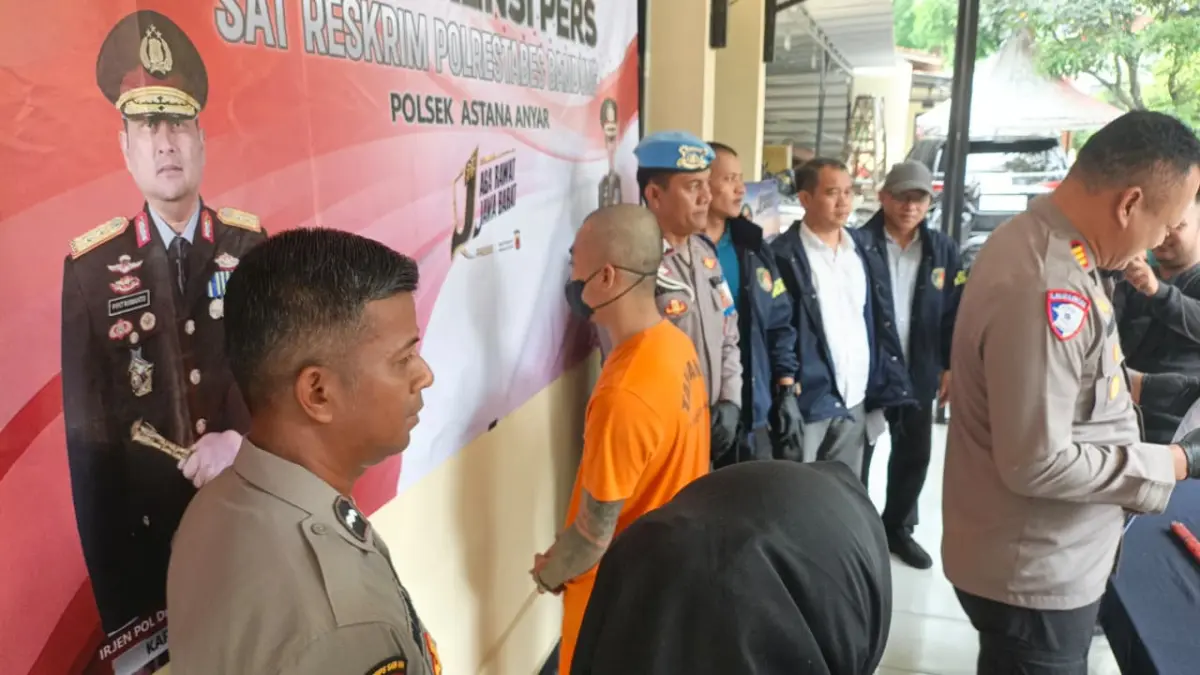 Kepergok Bawa Motor Curian dengan Cara Di-step, Pria 29 Tahun Diciduk Polsek Astanaanyar Seorang pria saat berhasil diamankan oleh jajaran Polsek Astanaanyar usai kedapatan membawa kendaraan hasil cu