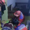 Rumah Jebol Diterjang Sungai Cijanggel, Damkar KBB Evakuasi Ibu Pascaoperasi