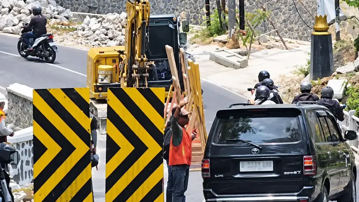 Imbas Perbaikan Jembatan Keramat, Jalan Kolmas Masih Dibuka Tutup Perbaikan Jembatan Keramat, Buka Tutup Jalan Kolmas Diberlakukan