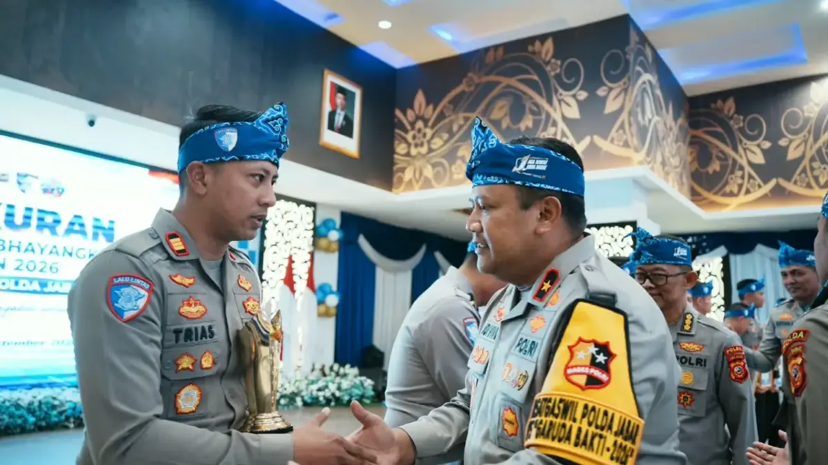 Kasatlantas saat terima penghargaan. HUMAS POLRES