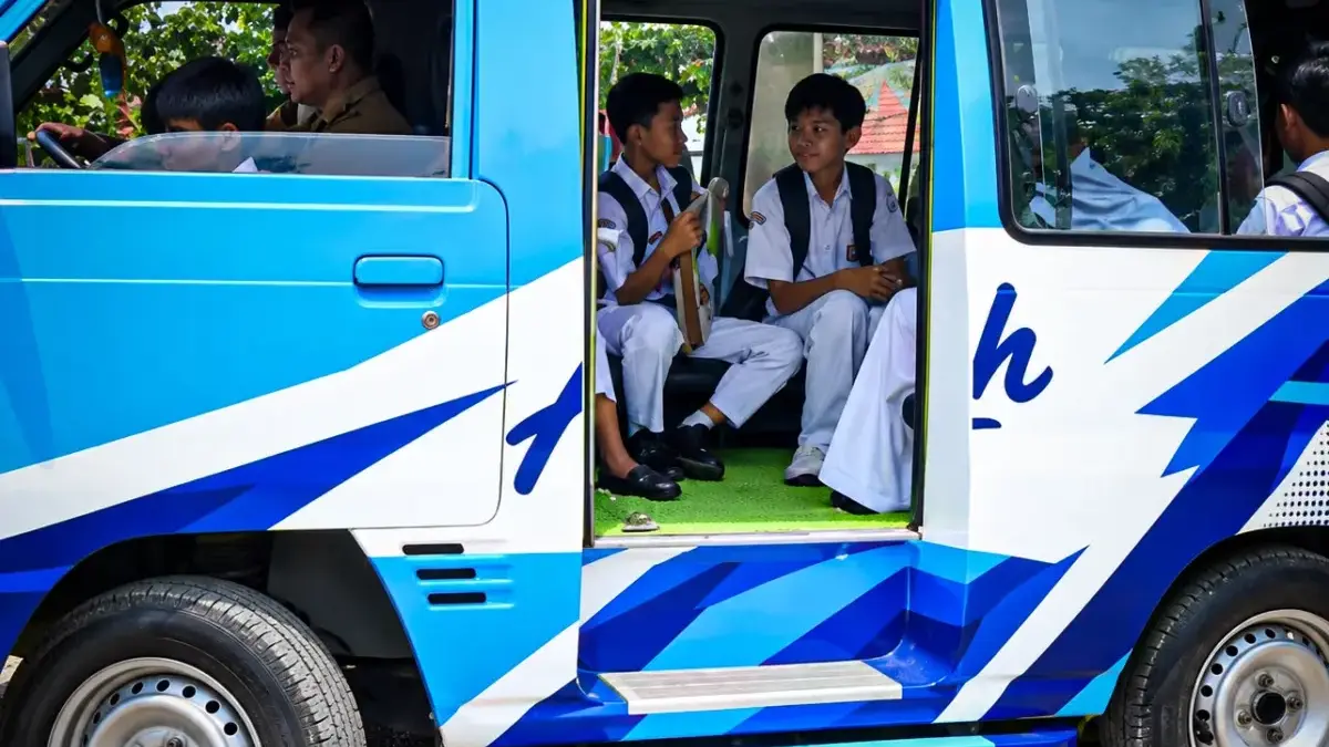 Menjemput Asa di Kampung Perlas, Mobil Sekolah Gantikan Getek Penyeberangan Menjemput Asa di Kampung Perlas, Mobil Sekolah Gantikan Getek Penyeberangan