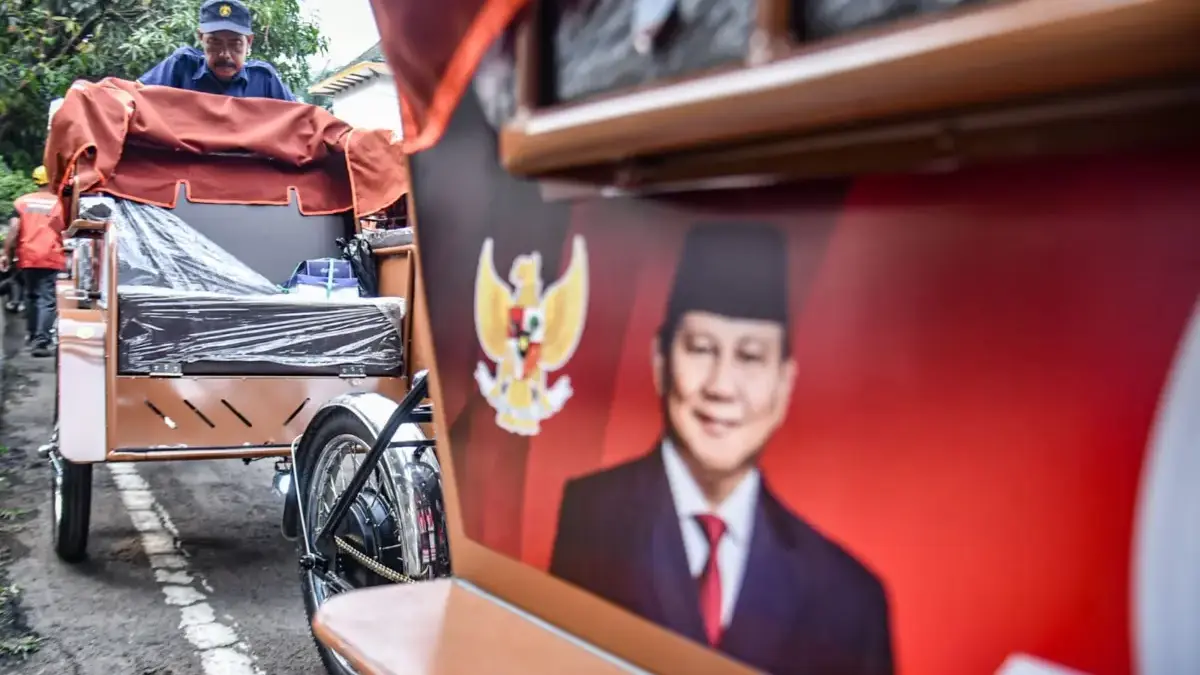 30 Tahun Kayuh Pedal Manual, Tukang Becak Bandung Sumringah Dapat Becak Listrik