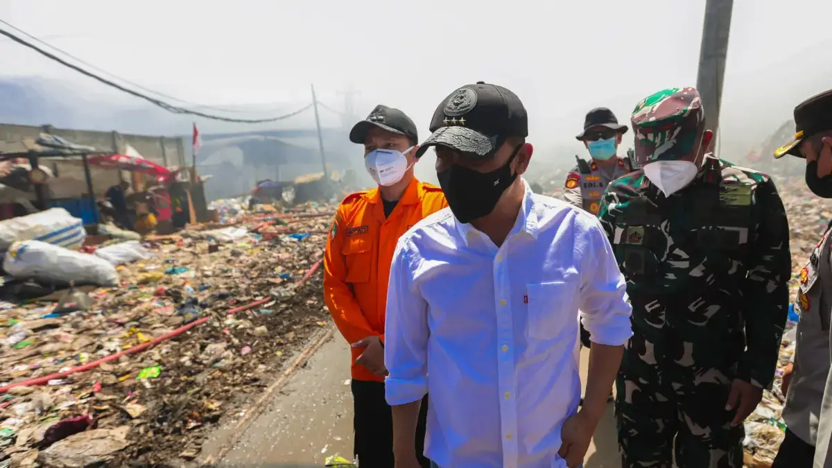 Ahmad Luthfi Tinjau TPA Putri Cempo, Pemadaman dan Perlindungan Warga Menjadi Prioritas Ahmad Luthfi Tinjau TPA Putri Cempo, Pemadaman dan Perlindungan Warga Menjadi Prioritas