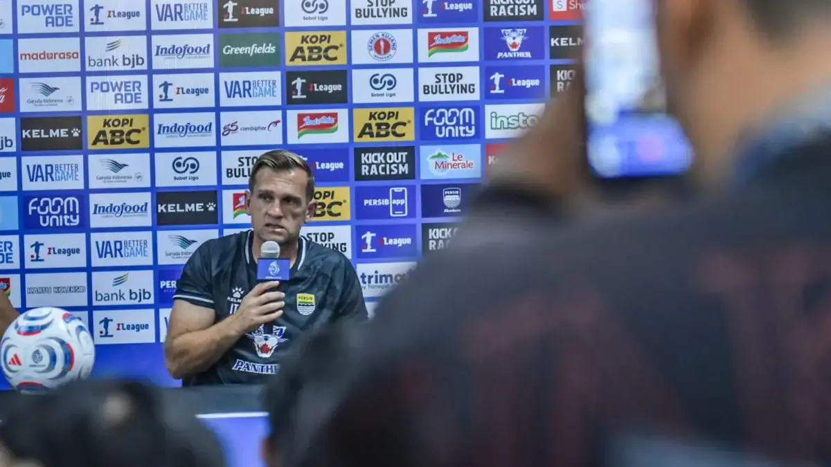 Jamu PSM Makassar di Laga Perdana Super League, Persib siap Tampil Maksimal di Hadapan Bobotoh Pelatih Persib Bandung Igor Tolic memberikan keterangan saat konferensi pers jelang Super League di Stadion G