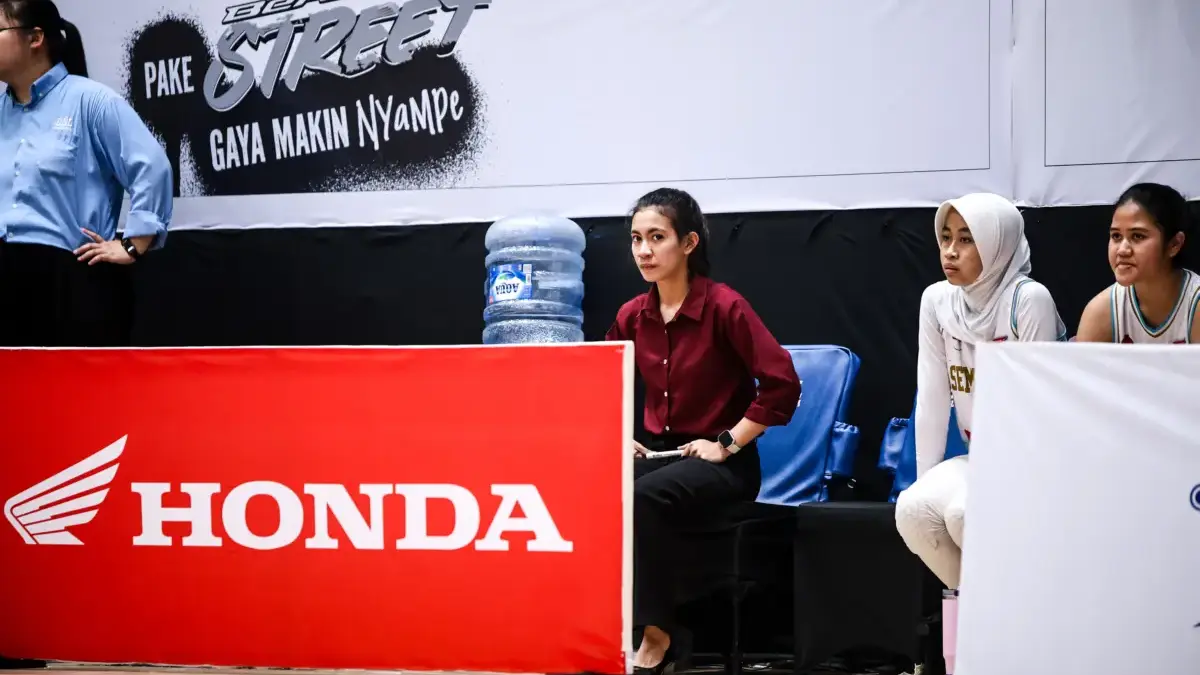 Ditha Lisda, Alumni Sembilan yang Kini Berjuang dari Pinggir Lapangan Ditha Lisda, Alumni Sembilan yang Kini Berjuang dari Pinggir Lapangan