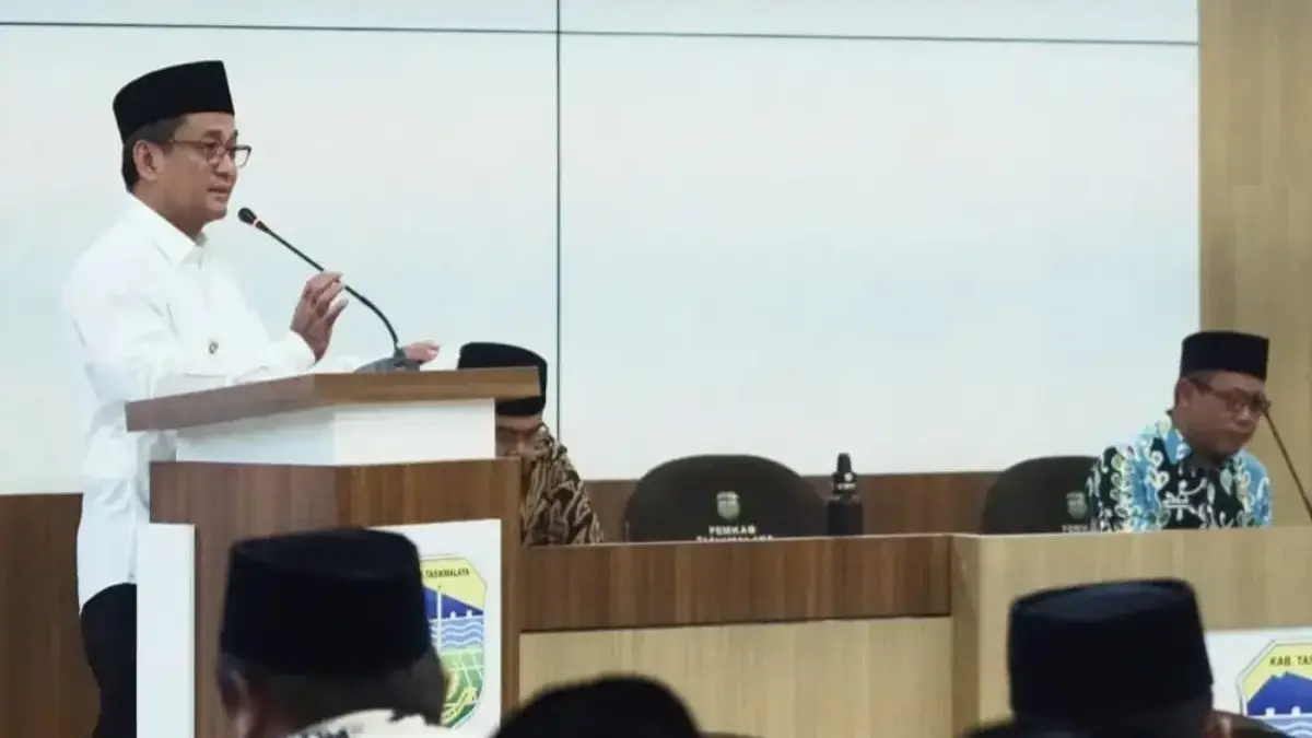 Bupati Cecep saat memberi arahan pada Pelatihan Nasional Manajemen Organisasi dan Kecakapan Komunikasi Pesantr