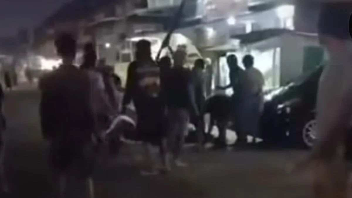 Ist. Tangkap layar insiden penyerangan di Pasar Induk Caringin Bandung. Dok. Sosial media.
