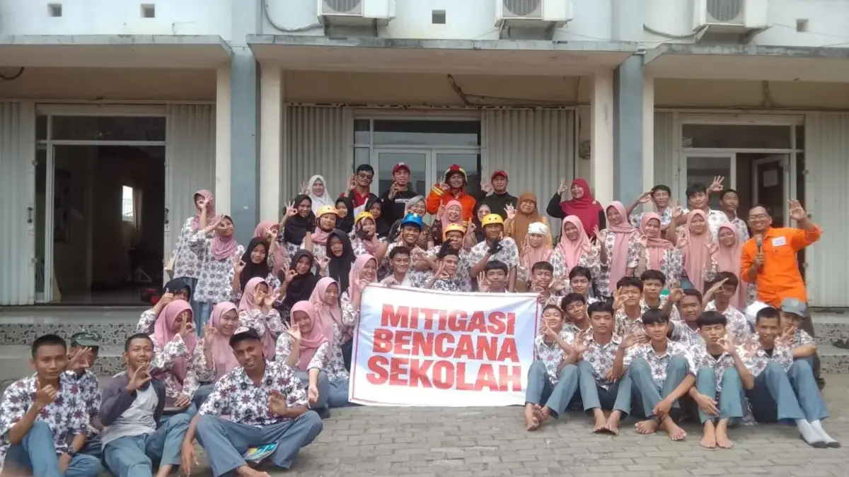 Cegah Risiko Gempa, Rapid Indonesia, Semut Tangsel, dan IEA Edukasi Siswa PKBM Binar