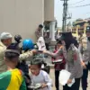 Polres Tasikmalaya berbagi usai shalat jumat