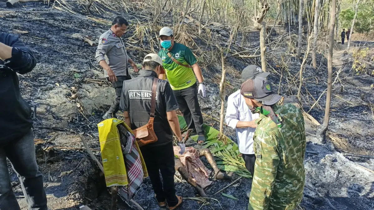 Tragis! Niat Cari Kayu Bakar, Kakek 65 Tahun di Culamega Tasikmalaya Tewas Terpanggang di Kebun Sendiri Proses evakuasi korban yang meninggal terbakar