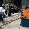 Pemusnahan rokok ilegal di Majalengka. (Dok Hum)