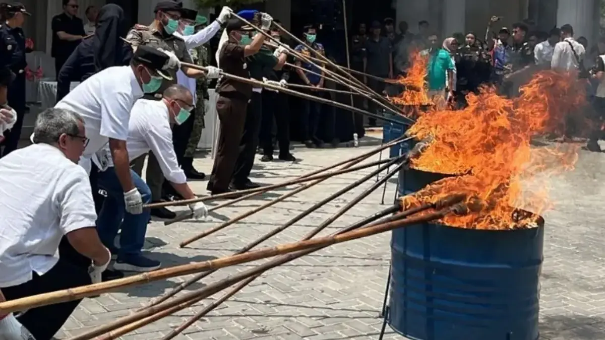 Pemusnahan rokok ilegal di Majalengka. (Dok Hum)