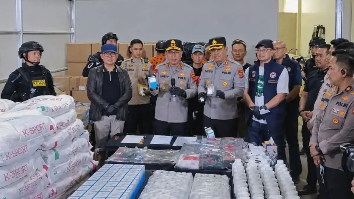 Aktivitas peracikan obat ilegal yang beroperasi di kawasan pergudangan Bizpark Kopo, Kota Bandung berhasil dib