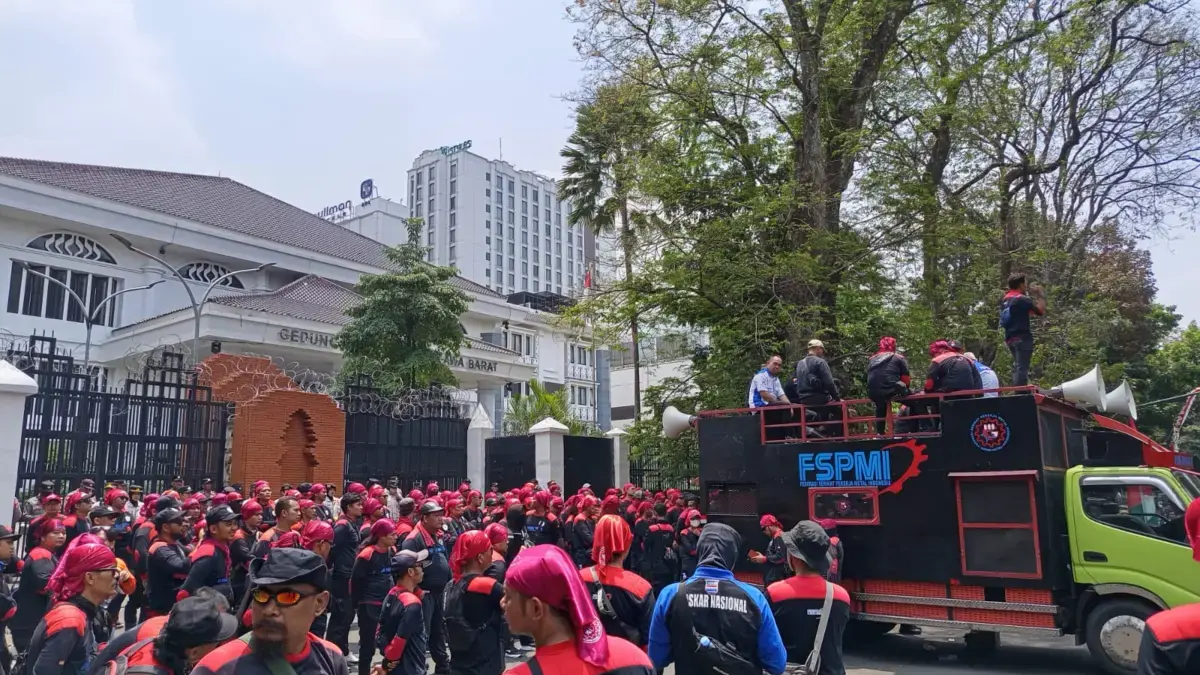 Buruh Tuntut UMK 2027 Naik 7,5 Sampai 9 Persen Buruh Tuntut UMK 2027 Naik 7,5 Sampai 9 Persen