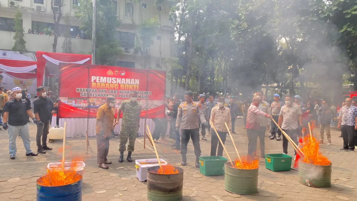 Lab Narkoba di Batujajar Digerebek, 133 Kg Tembakau Sintetis Berakhir di Pemusnahan Lab Narkoba di Batujajar Digerebek, 133 Kg Tembakau Sintetis Berakhir di Pemusnahan
