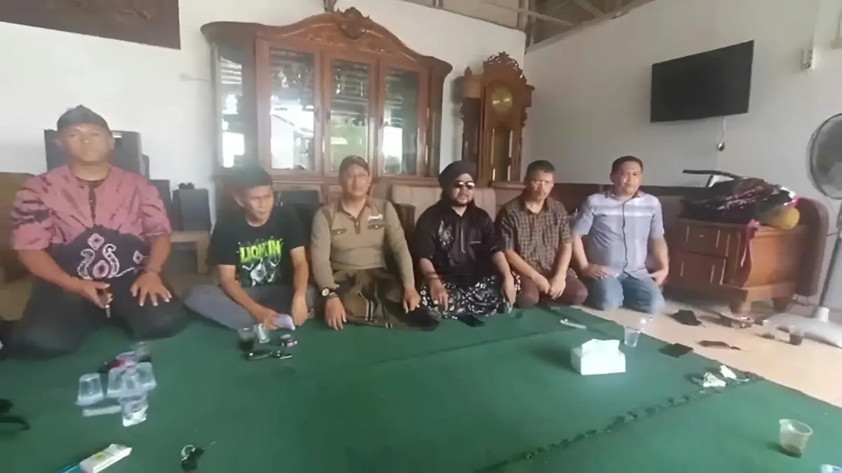 Pernyataan Abuya Ade Nurzaman Soal Dugaan Hina Bupati-Wabup Sumedang Tak Konsisten, Kini Sebut Itu Diedit AI Pernyataan Abuya Ade Nurzaman Soal Dugaan Hina Bupati-Wabup Sumedang Tak Konsisten, Kini Sebut Itu Diedit AI