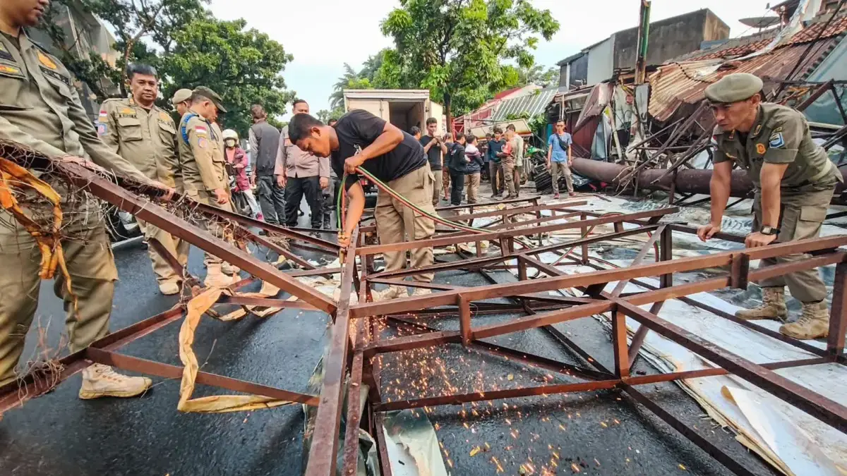 Imbas Reklame Roboh di Buahbatu, Pemkot Bandung Klaim akan Lakukan Pengawasan Secara Ketat Imbas Reklame Roboh di Buahbatu, Pemkot Bandung Klaim akan Lakukan Pengawasan secara Ketat