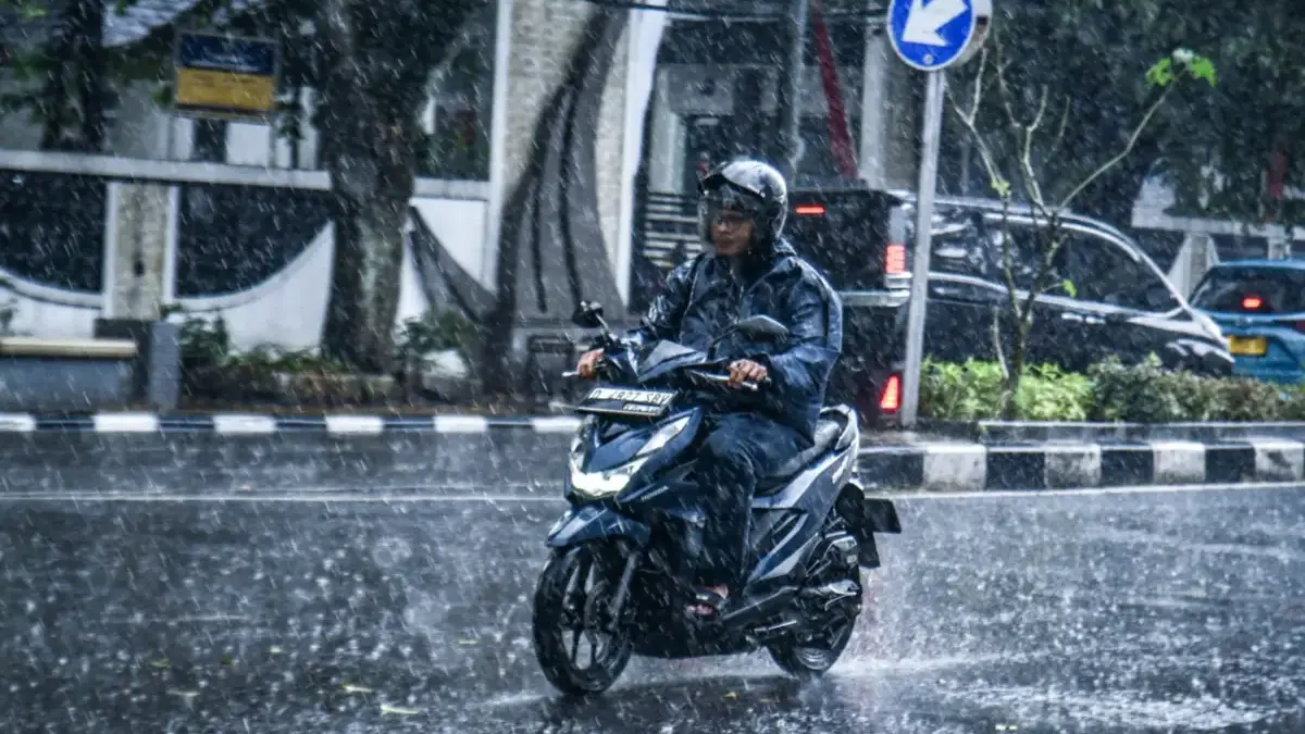 Hujan Disertai Petir Berpotensi Mengguyur Sejumlah Daerah Termasuk Sumedang Hujan