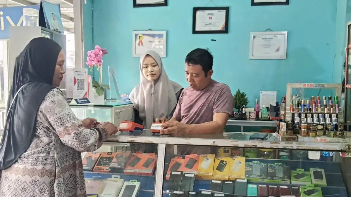 BRILink Agen Ijay, Dekatkan Bantuan Sosial kepada 2.000 Penerima Manfaat di Desa Jelapat Batola Kalsel Brilink agen