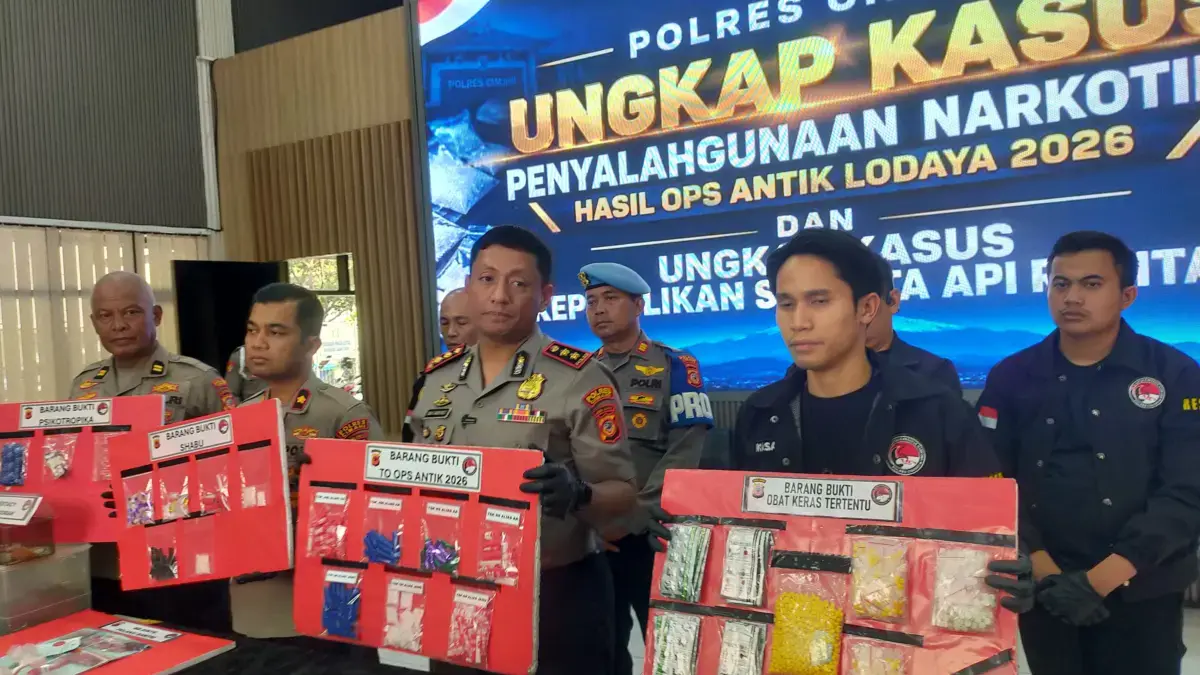 Polres Cimahi Ungkap 59 Kasus Narkoba, 63 Tersangka Ditangkap Selama Operasi Antik Lodaya 2026 Kapolres Cimahi, AKBP Mock Faruk Rozi Bersama Jajaran Satresnarkoba dalam Ungkap Kasus Peredaran Narkoba di Ma