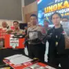 Polres Cimahi saat Mengamankan Barang Bukti 1Kg Tembakau Sintetis dan Senpi (mong)