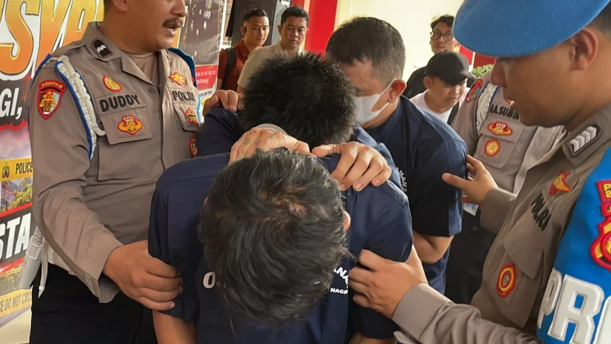 Pernah Viral Ngaku Anggota BNN di Garut, Tiga Pria Diduga Rampas Motor dengan Kekerasan di Nagreg Pernah Viral Ngaku Anggota BNN di Garut, Tiga Pria Diduga Rampas Motor dengan Kekerasan di Nagreg