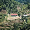 Berdiri Jauh dari Permukiman, Gerai KDKMP Situwangi Dibangun di Atas Bukit