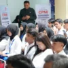 Ribuan pelamar kerja sedang mengikuti pelaksanaan Sumedang Job Fair 2026 di Gedung Sumedang Creative Center pa