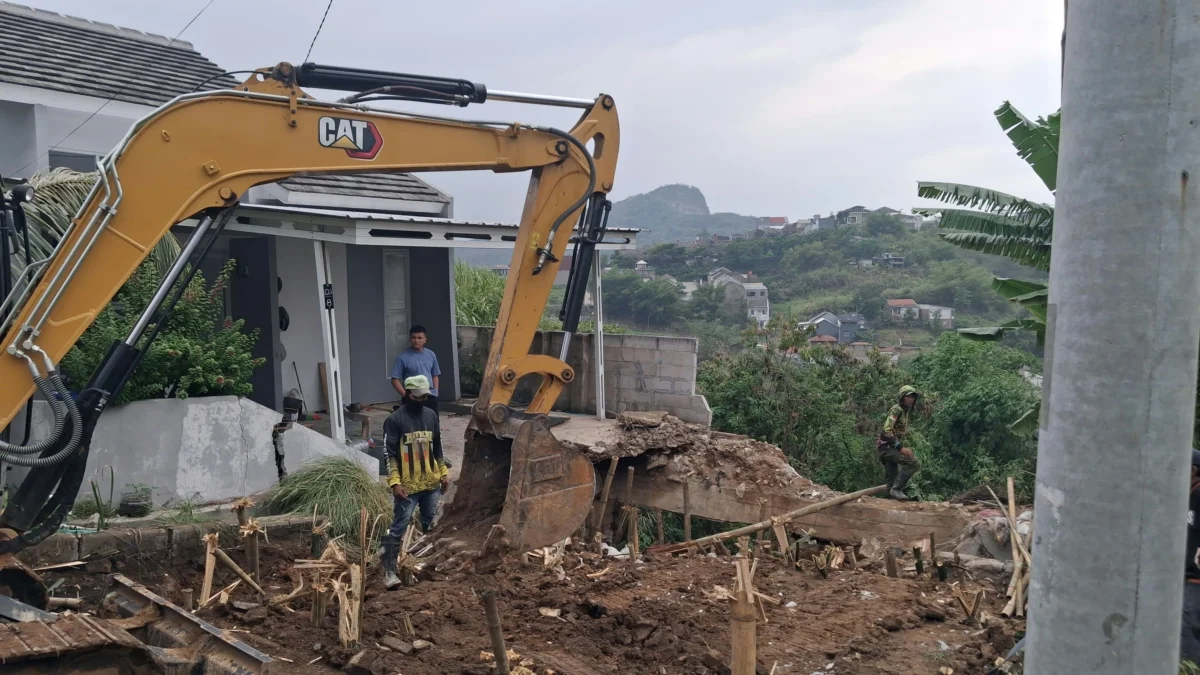 Rumah Warga Terancam Usai Lima Kali Longsor di Perumahan Buana Flamingo Cimahi Rumah