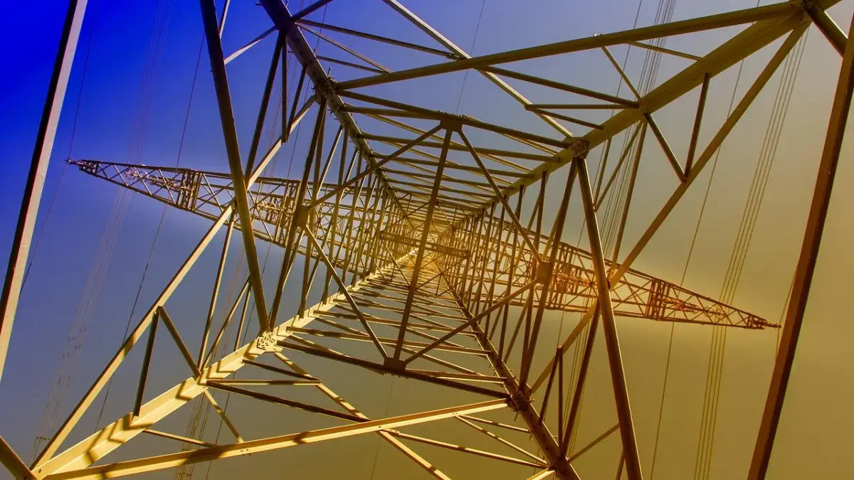 Pengamat: PLN Dinilai Kunci Transisi Energi Industri