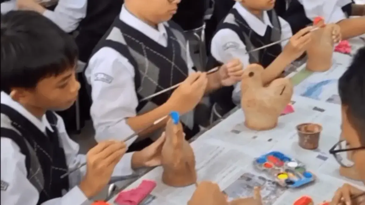 SMPIT Al Fitrah Bandung Dorong Siswa Tak Sekadar Hafal Al-Qur’an, tapi Mampu Mengabdi dan Berkarya SMPIT Al Fitrah Dorong Siswa Tak Sekadar Hafal Al-Qur’an, tapi Mampu Mengabdi dan Berkarya