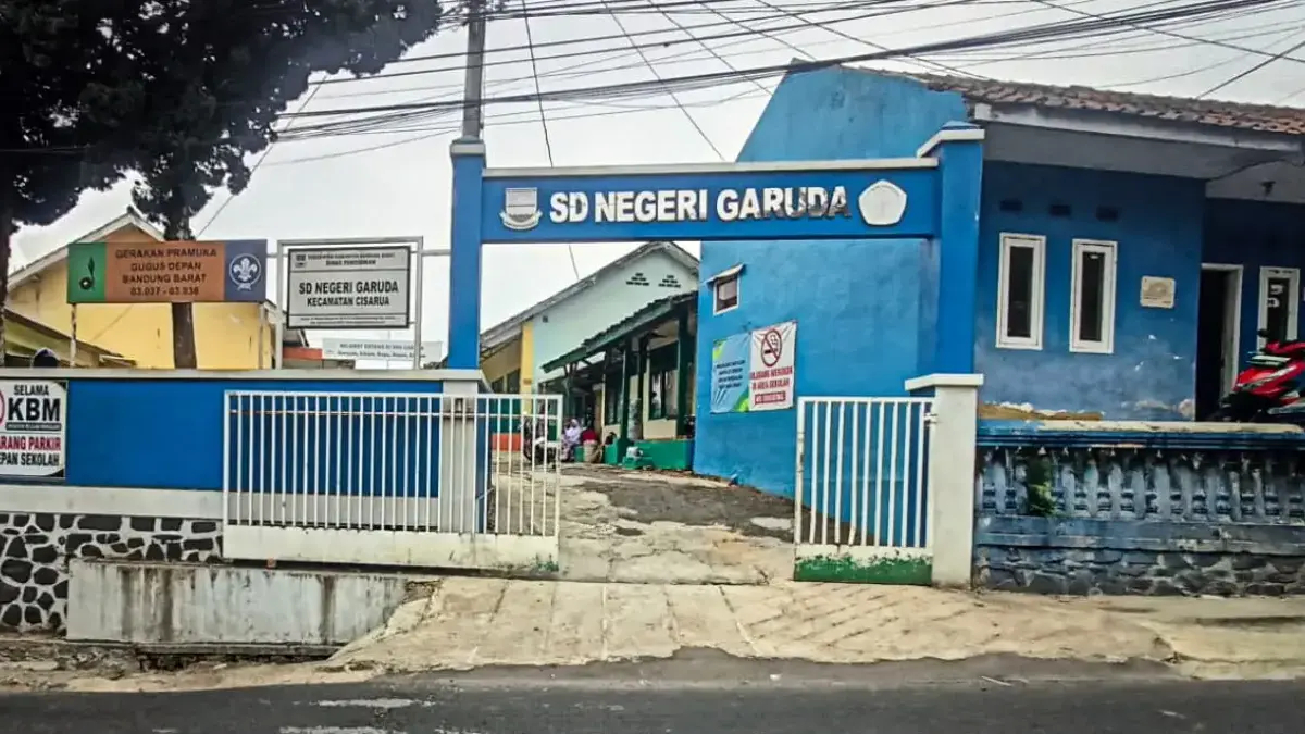 Belasan Siswa SDN Garuda Diduga Keracunan MBG SDN Garuda di Jalan Raya Cisarua-Lembang, Kecamatan Cisarua, Kabupaten Bandung Barat (KBB). Kamis (1/10). Dok