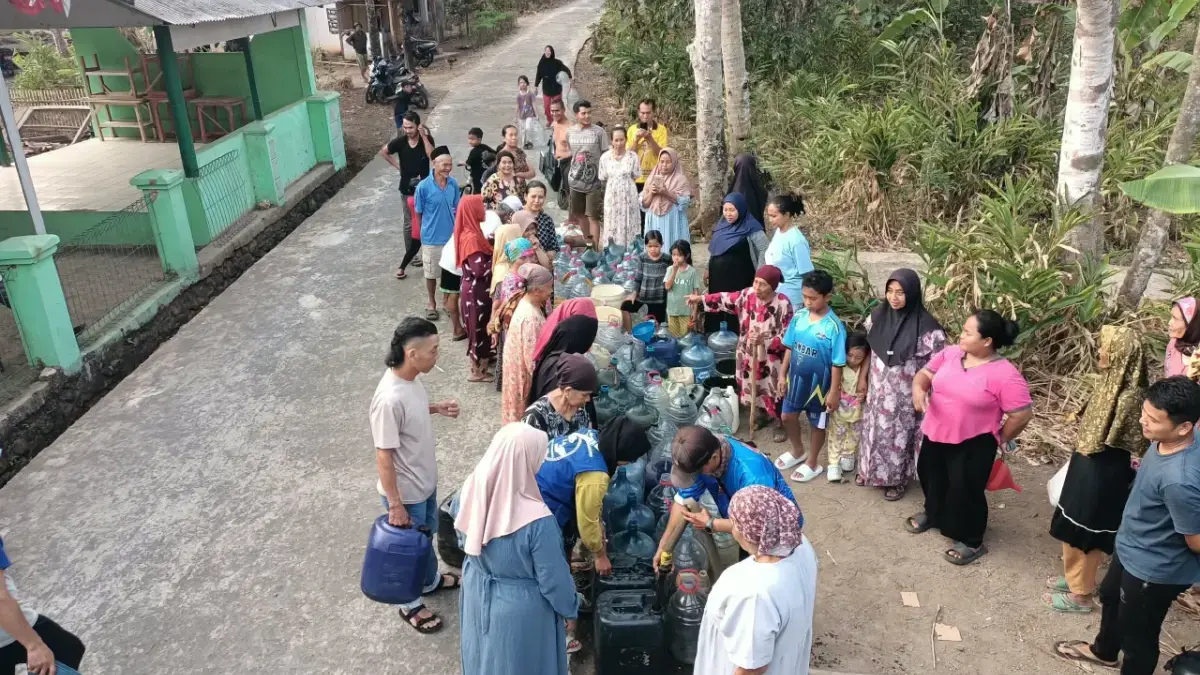 Sumur Gali Warga Karangnunggal-Tasikmalaya Mengering, 24 Ribu Liter Air Bersih Didistribusikan