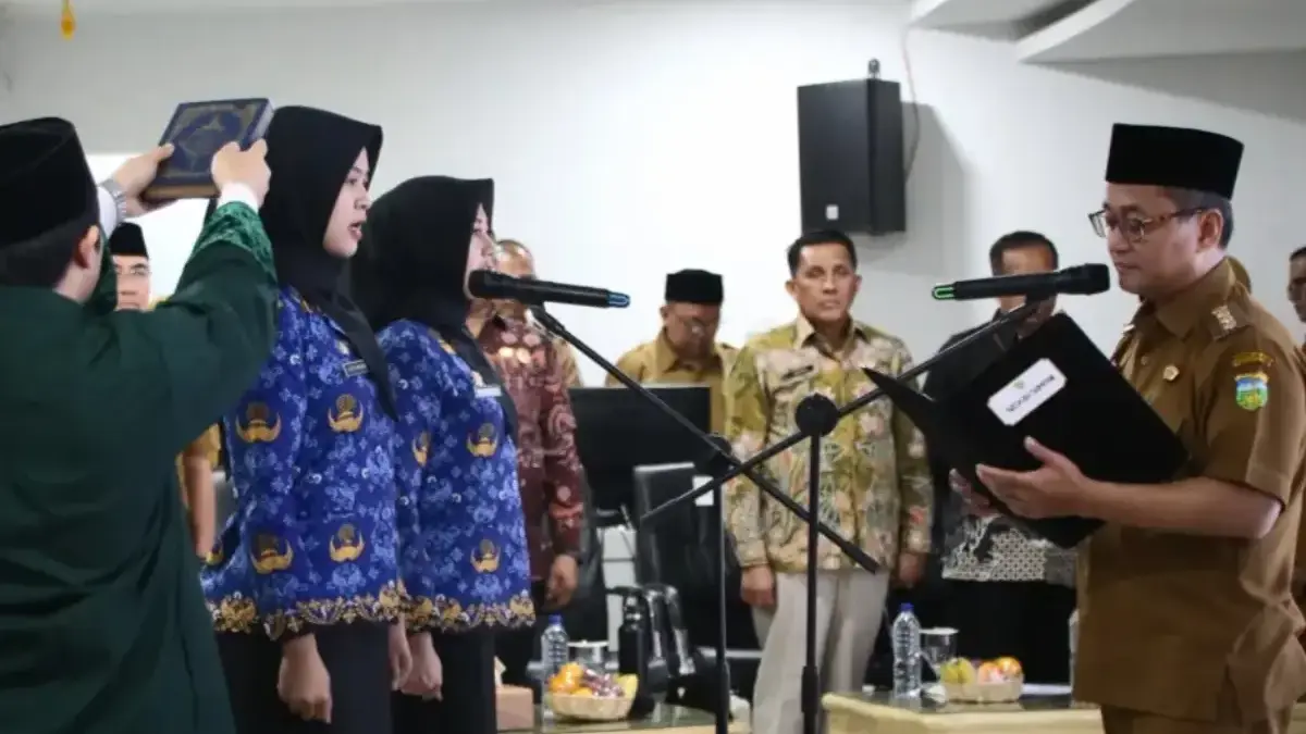 (Ilustrasi) Bupati Cecep saat melantik ASN belum lama ini