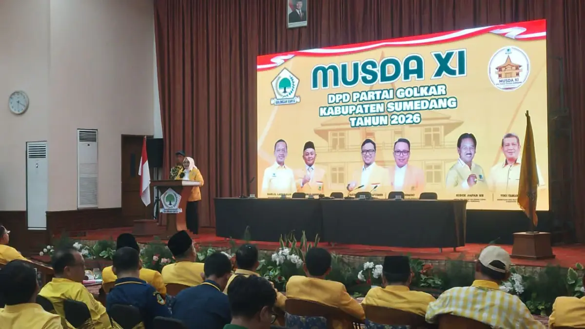 Yuslita Sumartini Bilqis ketika berpidato usai terpilihnya menjadi Ketua DPD Golkar Sumedang pada Musyawarah D