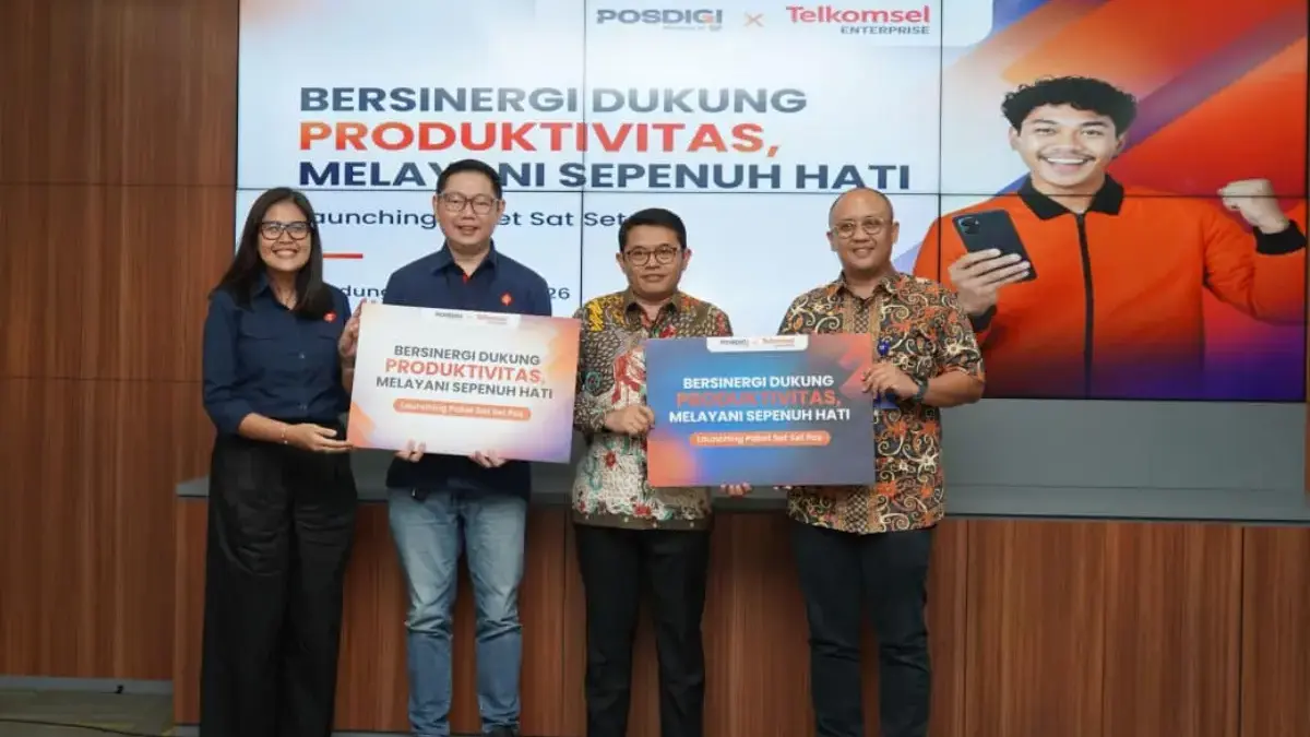 Telkomsel dan PosDigi Hadirkan Paket Sat Set Pos, Bantu 200 Ribu Agen Pos Tetap Produktif VP Financial and CMT Account Management Telkomsel, Gian Wijoyo (dua dari kiri) bersama PPOH Direktur POSDIGI,