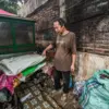 Pedagang buku Bagja beraktivitas di lapaknya yang telah dibongkar di kawasan Jalan Cihapit, Kota Bandung, Kami