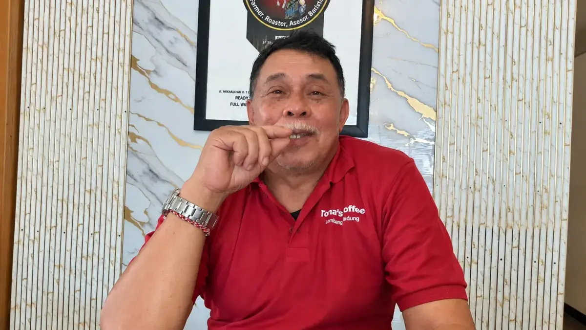 Pelaku usaha kopi asal Lembang, Abah Kurnia Danu Miharja. Dok Jabar Ekspres/Suwitno