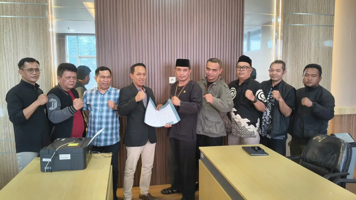 Presidium Pegawai Pemerintah Kabupaten Bandung Barat (KBB) saat melakukan audiensi bersama Komisi I DPRD KBB.