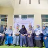 Menjadi pemimpin di sekolah bukan sekadar menempati posisi paling atas dalam struktur organisasi