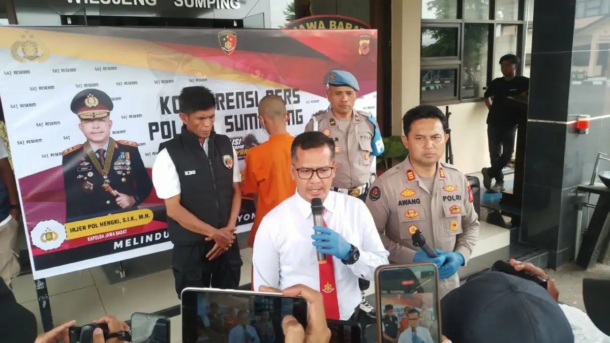 Kasat Reskrim Polres Sumedang, AKP Usep Sudirman saat konferensi pers terkait pengungkapan pelaku pembunuhan t