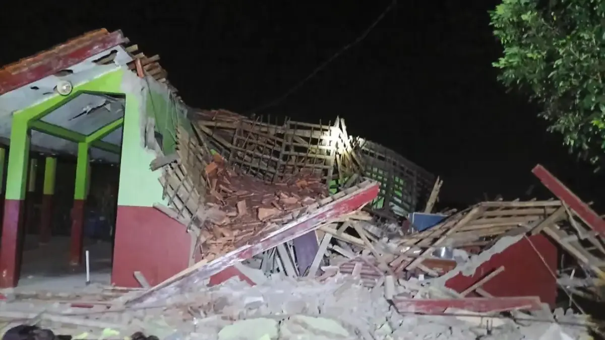 Bekas Ruang Guru SDN 3 Batulawang di Kota Banjar Ambruk Akibat Tanah Labil, Kadisdik Pastikan KBM Tetap Aman