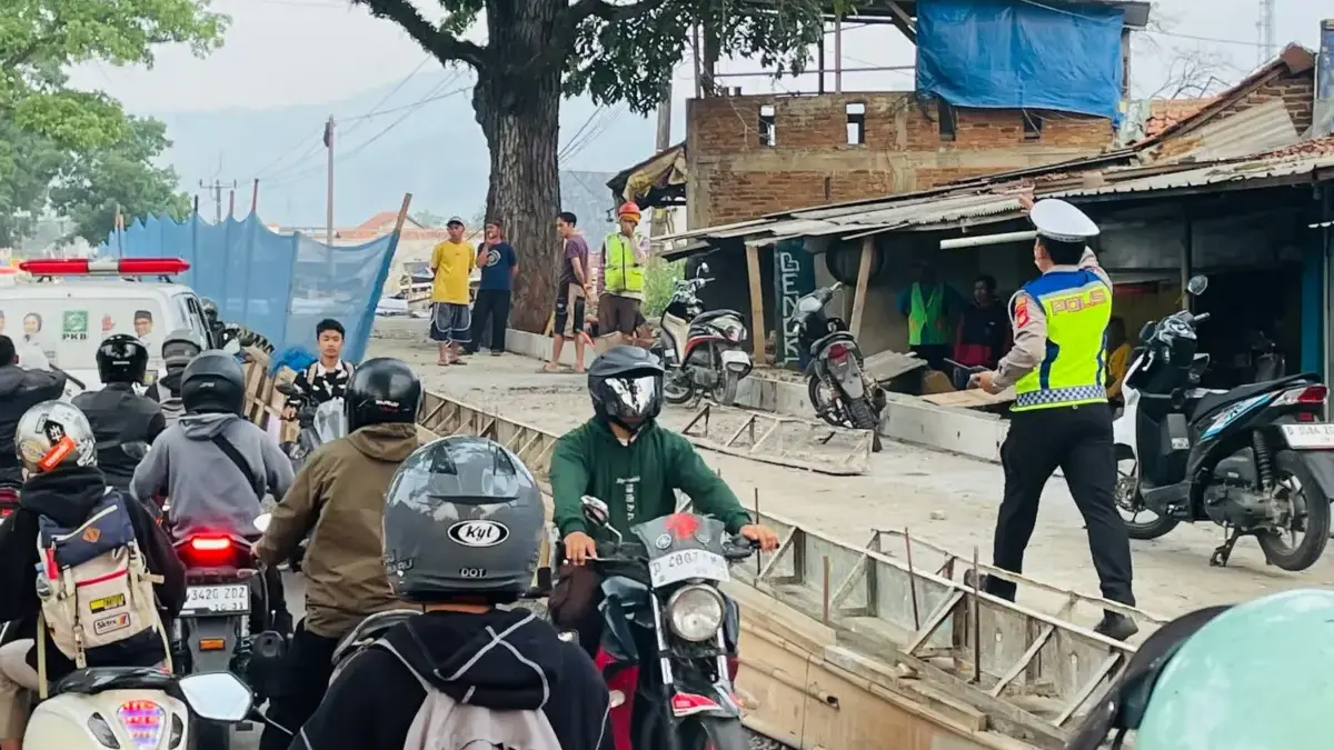 Buka Tutup Jembatan Munjul 2 Diberlakukan, Pengendara Diminta Bersabar Buka Tutup Jembatan Munjul 2 Diberlakukan, Pengendara Diminta Bersabar