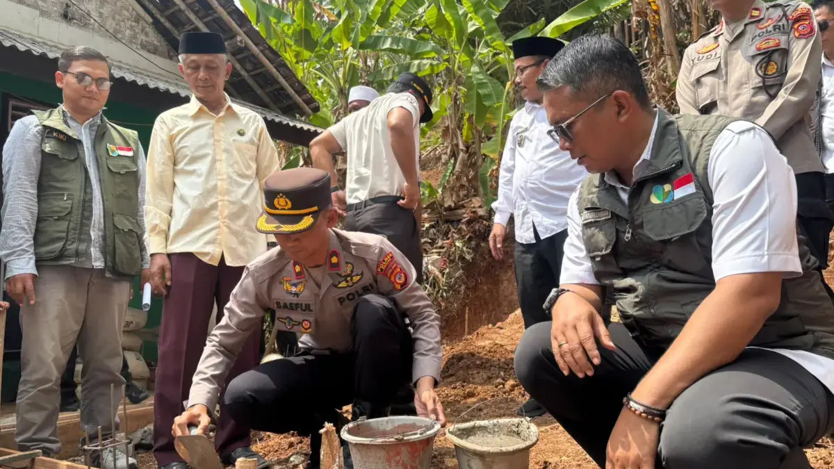 Rutilahu 2026, Gotong Royong Wujudkan Hunian Layak di Pataruman Kapolres Banjar AKBP Didi Dewantoro meletakan batu pertama pembangunan Rumah Tidak Layak Huni (Rutilahu) 2026