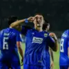 Pemain Persib Bandung Mariano Peralta melakukan selebrasi usai mencetak gol ke gawang The Cong Viettel FC pada